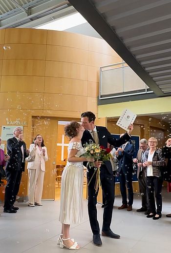 Katharina und Johannes Gomboc lernten sich 2015 im Rahmen ihres Freiwilligen Sozialen Jahres bzw. Zivildienstes im PBZ Vösendorf kennen und heirateten am 14.9.2024 im PBZ Vösendorf. Wir gratulieren ganz herzlich.