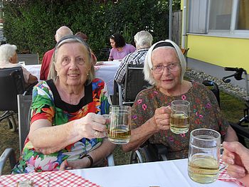 Unsere Bewohner genießen kühle Getränke.