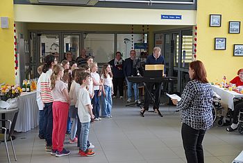 Musikalische Einlage durch die VS Vösendorf, Begleitung: Gabriele Scharrer und Mag. Ulrich Ramharter