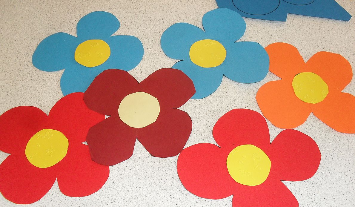 Papierblumen.